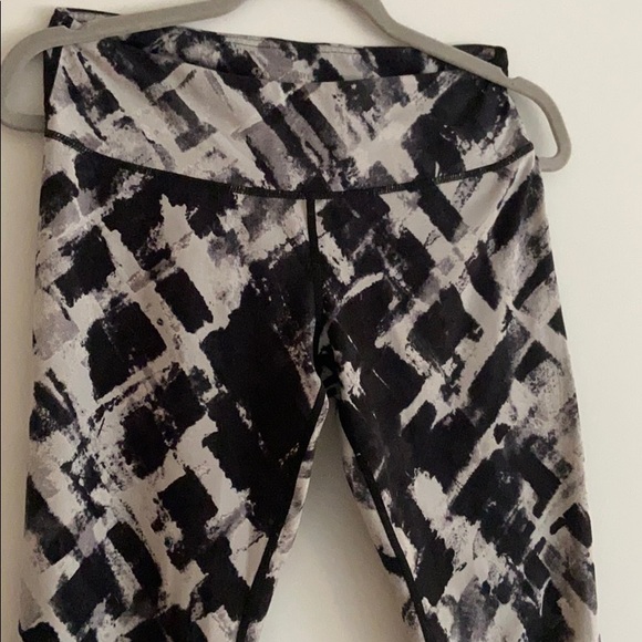 NEW Fabletics Salar Capri leggings, size small - Picture 2 of 5